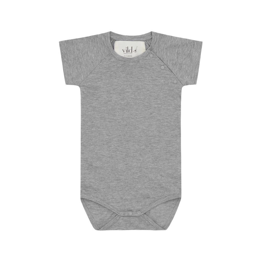 Grey short sleeve bodysuit: Brand: Vild  Colour: Grey  Details: SeaCell composition fabric rich with the vitamins and minerals found in the plant, Incredibly soft, Eco-conscious, Carbon Neutral, Produced from sustainable raw materials  Composition: 28% SeaCellTM, 66% Cotton Made in: Portugal .